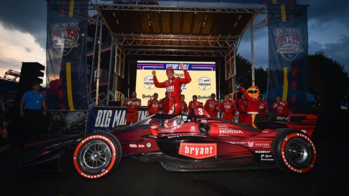 Marcus Ericsson celebrates his win