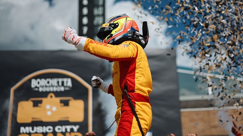 Alex Palou celebrates his win