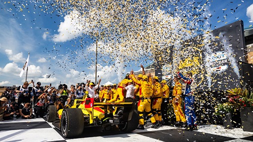 Alex Palou celebrates his win
