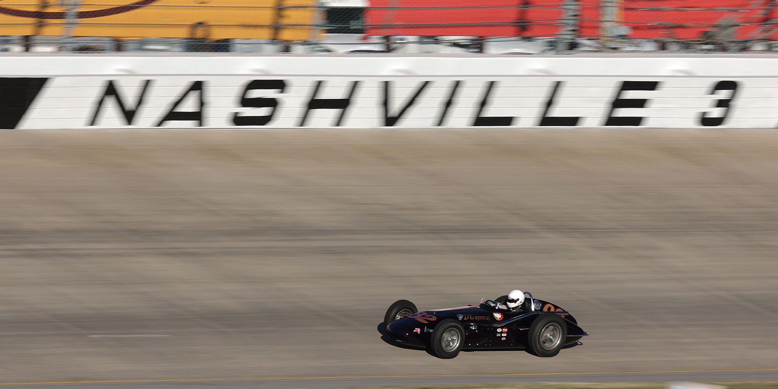 Vintage Indy car races at Nashville Superspeedway